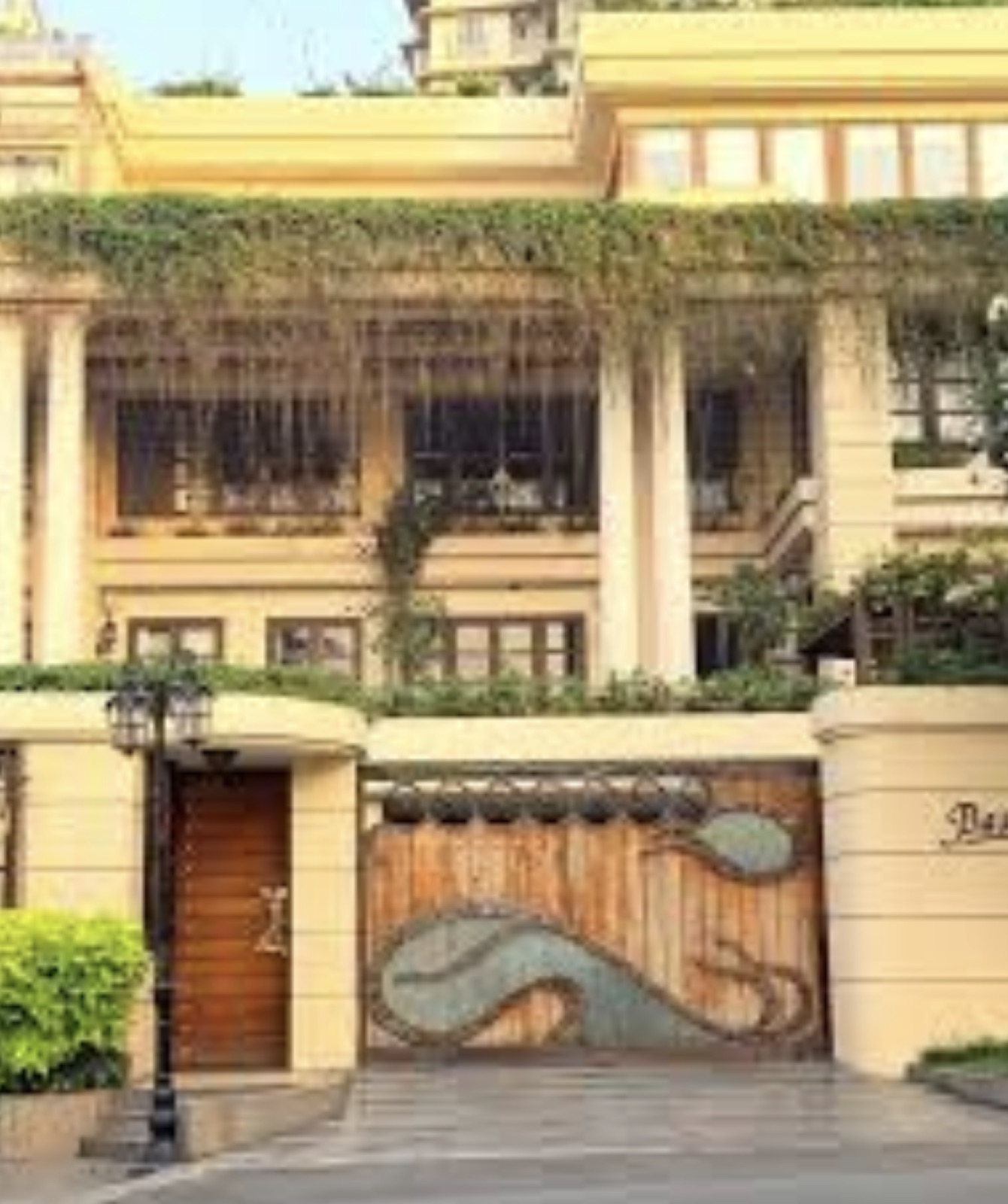 Actor Bungalows Bandra Carter Road — Aamir Khan Bollywood tour